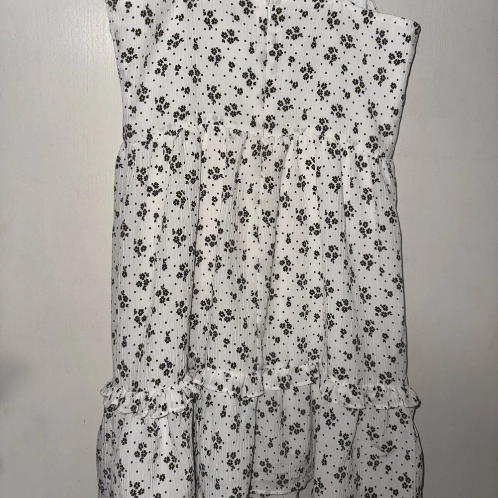 BCBGeneration White Floral Dress